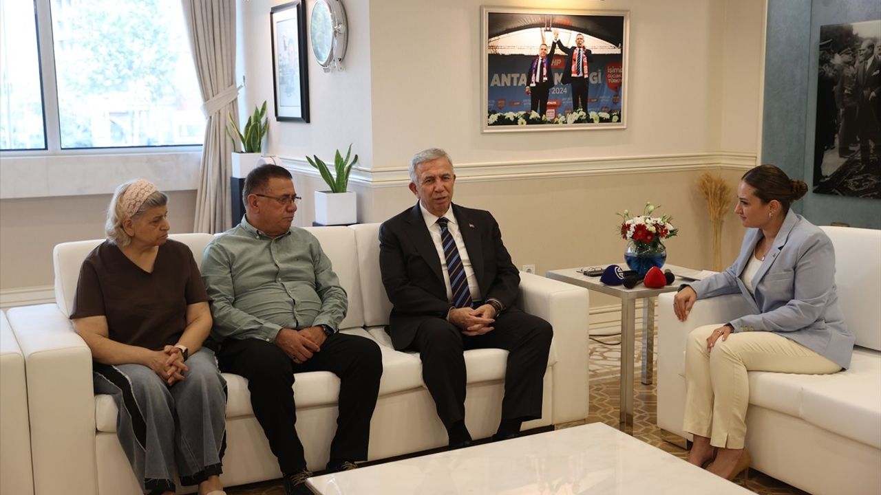 Mansur Yavaş, Tutuklu Muhittin Böcek'i Cezaevinde Ziyaret Etti