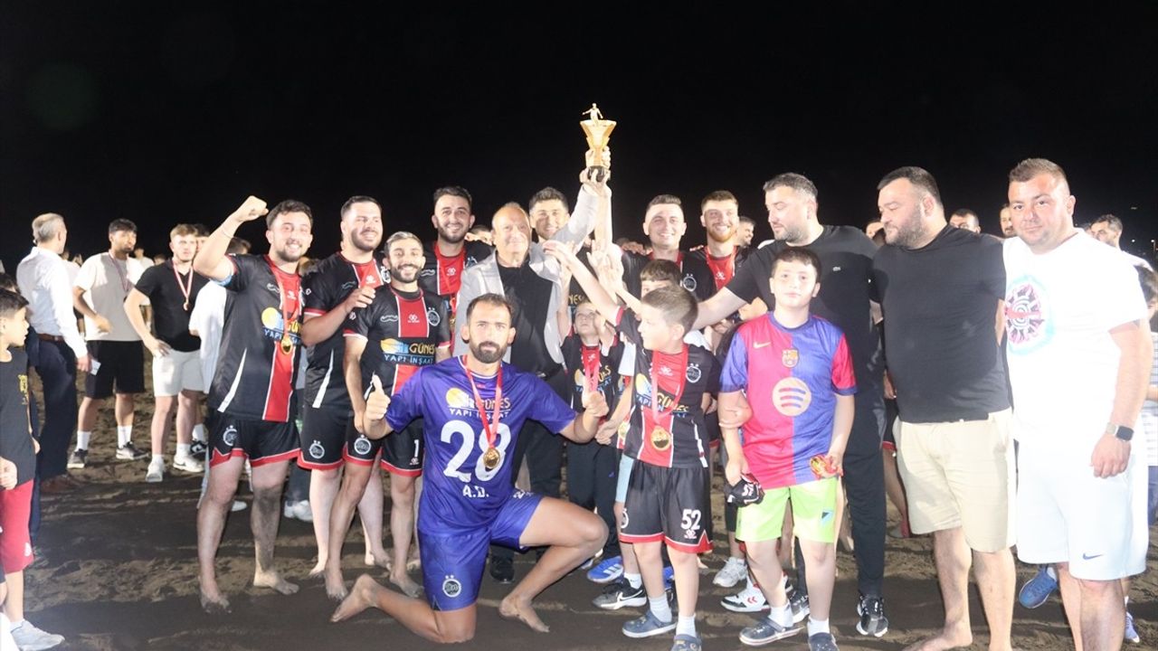 Manyetik Kum Gece Futbol Turnuvası Düzenlendi