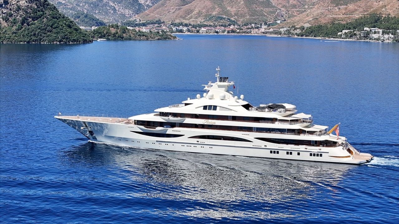 Marmaris'te Lüks Yat Alaiya'nın Yakıt İkmal Turu