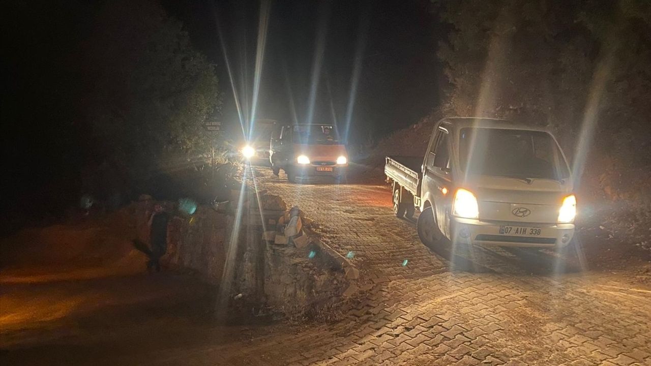 Mersin Anamur'da Tahliyeler: Gazipaşa Orman Yangını Sebebiyle İki Mahalle Boşaltıldı