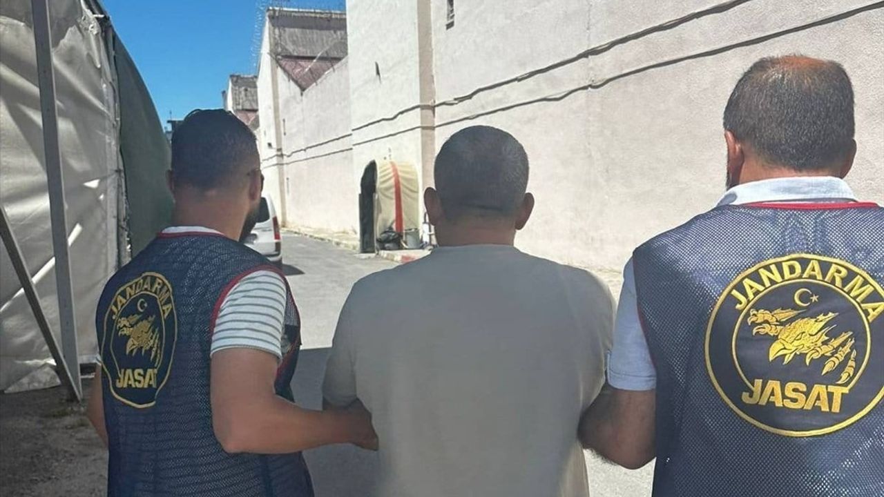 Mersin'de Aranan Hükümlü Kızının Evinde Ele Geçirildi
