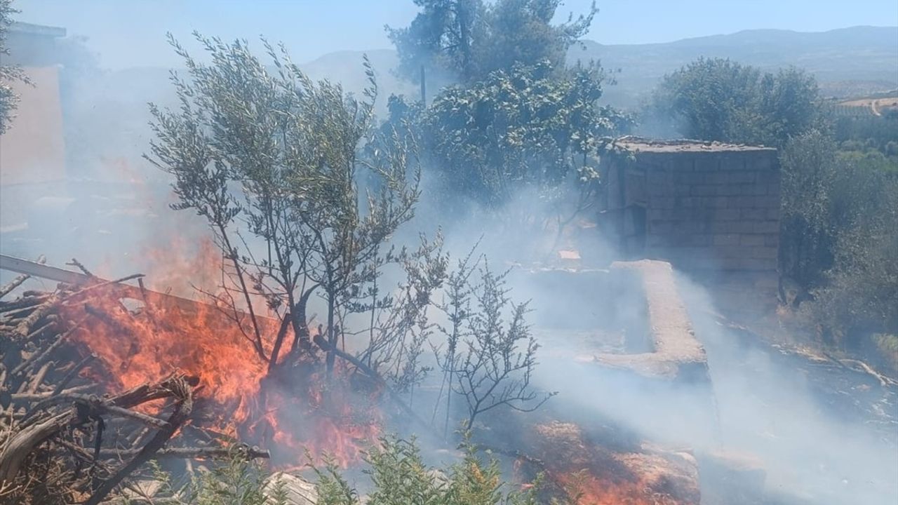 Mersin'de Bahçeden Ormana Sıçrayan Yangın Kontrol Altında