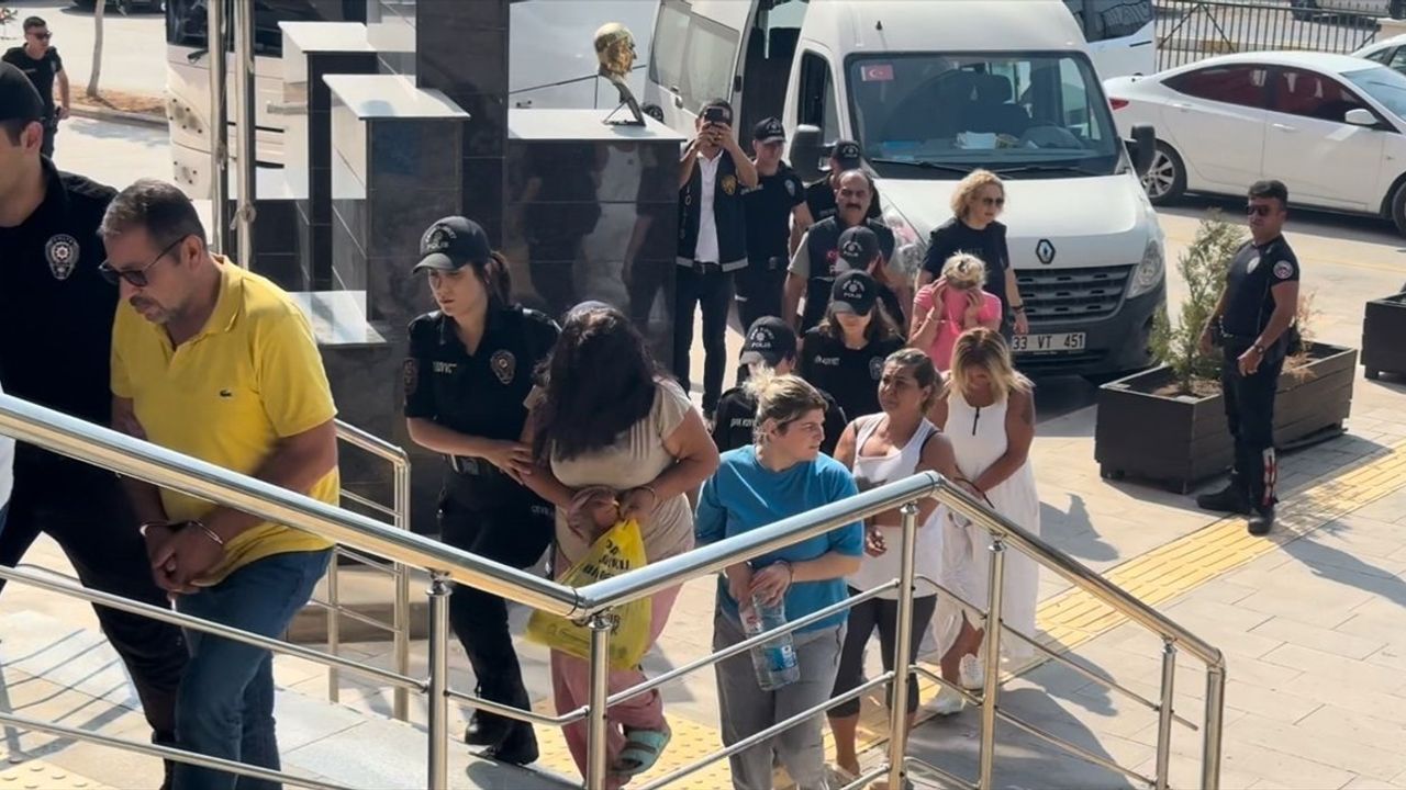 Mersin'de Fuhuş Operasyonu: 19 Kişi Tutuklandı