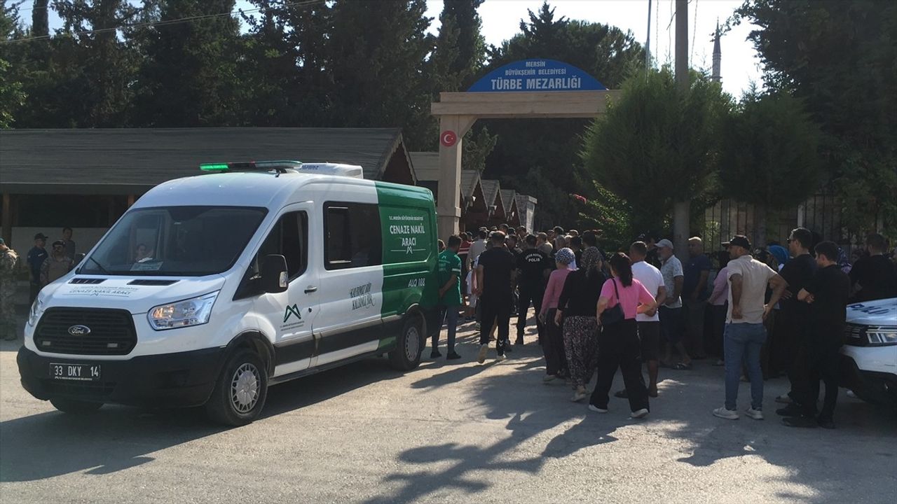 Mersin'de Trafik Kazası: Polis Memuru Aydoğan Sukuşu Son Yolculuğuna Uğurlandı
