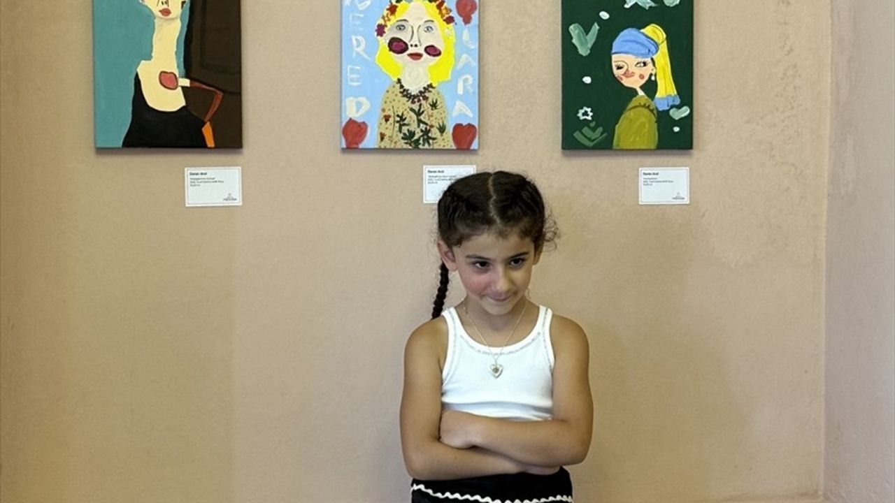 Minik Ressam Deren Aral'ın İlk Sergisi
