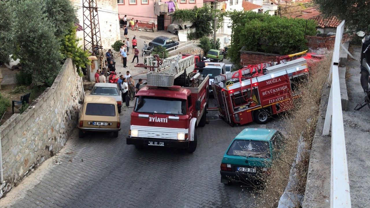 Muğla'da Müstakil Evde Yangın: İki Kardeş Kurtarıldı