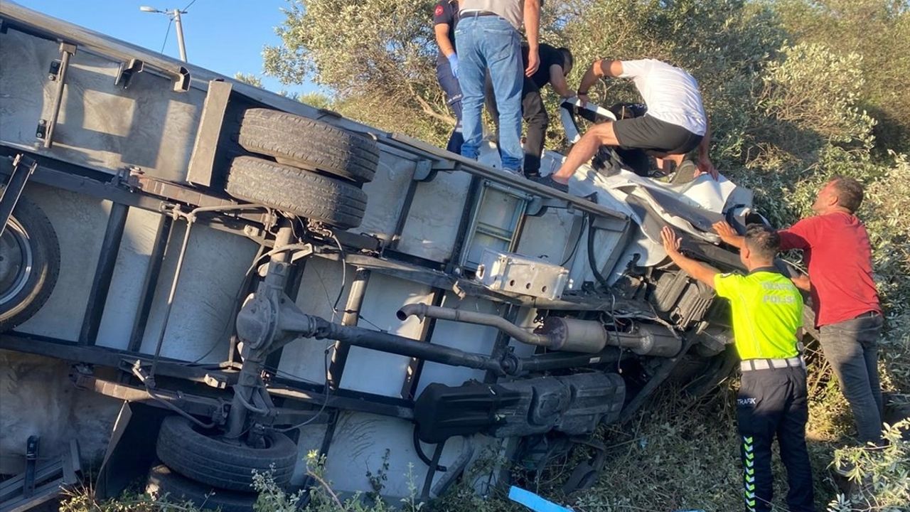 Muğla Milas'ta Kamyonet Devrildi: 1 Ölü, 1 Yaralı
