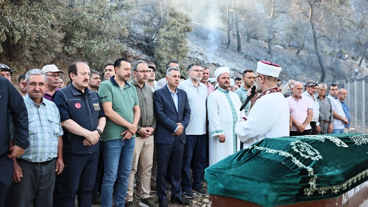 Ödemiş'teki Yangında Hayatını Kaybeden İbrahim Erkan Toprağa Verildi