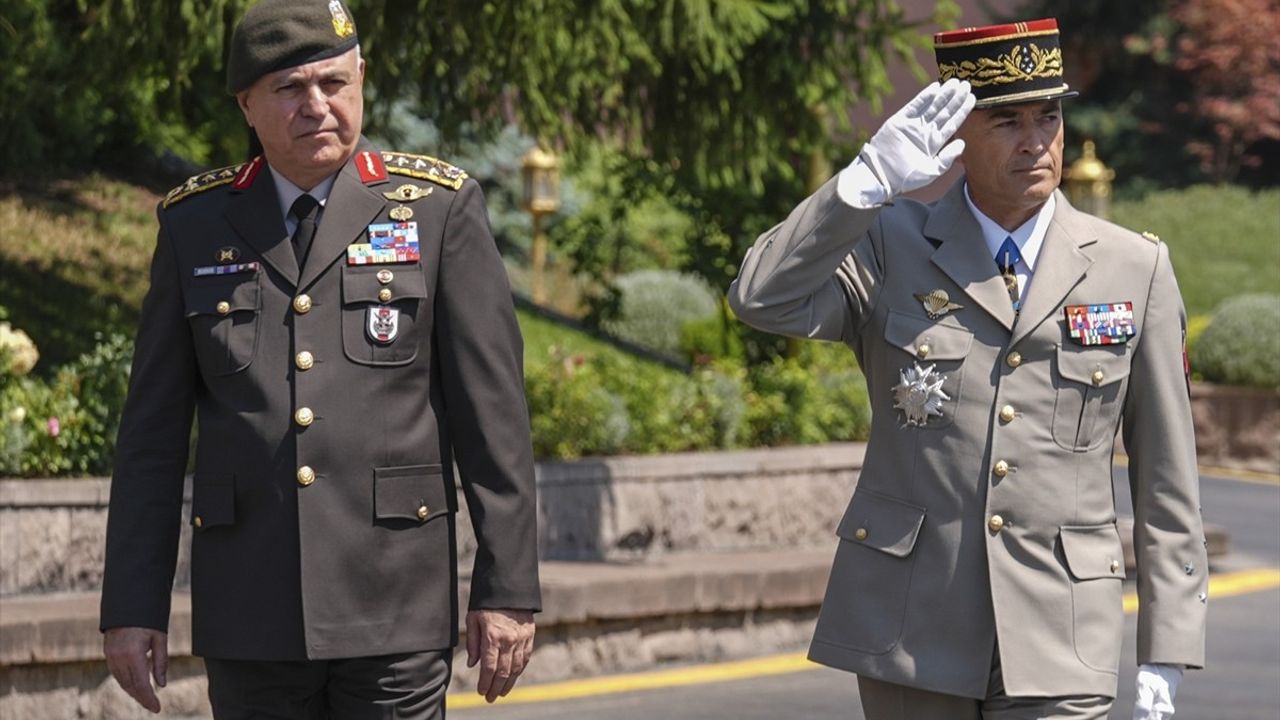 Orgeneral Gürak, Fransız Mevkidaşı Burkhard ile Görüştü