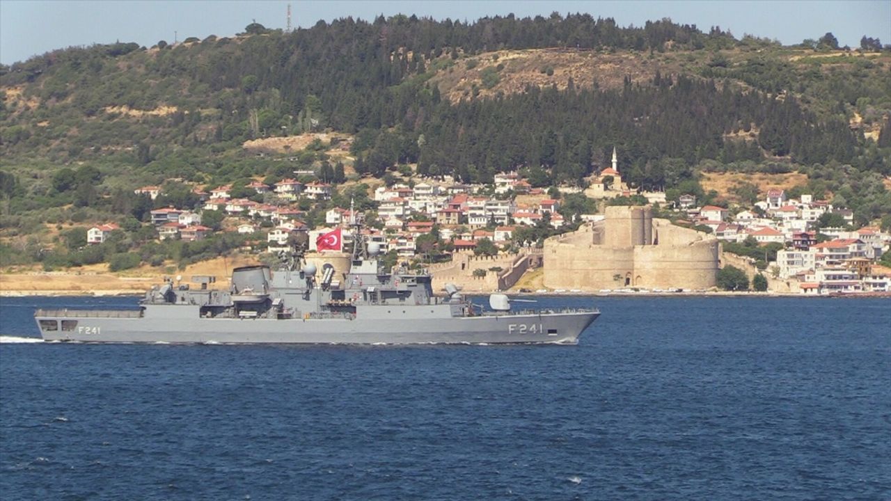 Oruç Reis Sismik Araştırma Gemisi, Çanakkale Boğazı'ndan Geçiş Yaptı