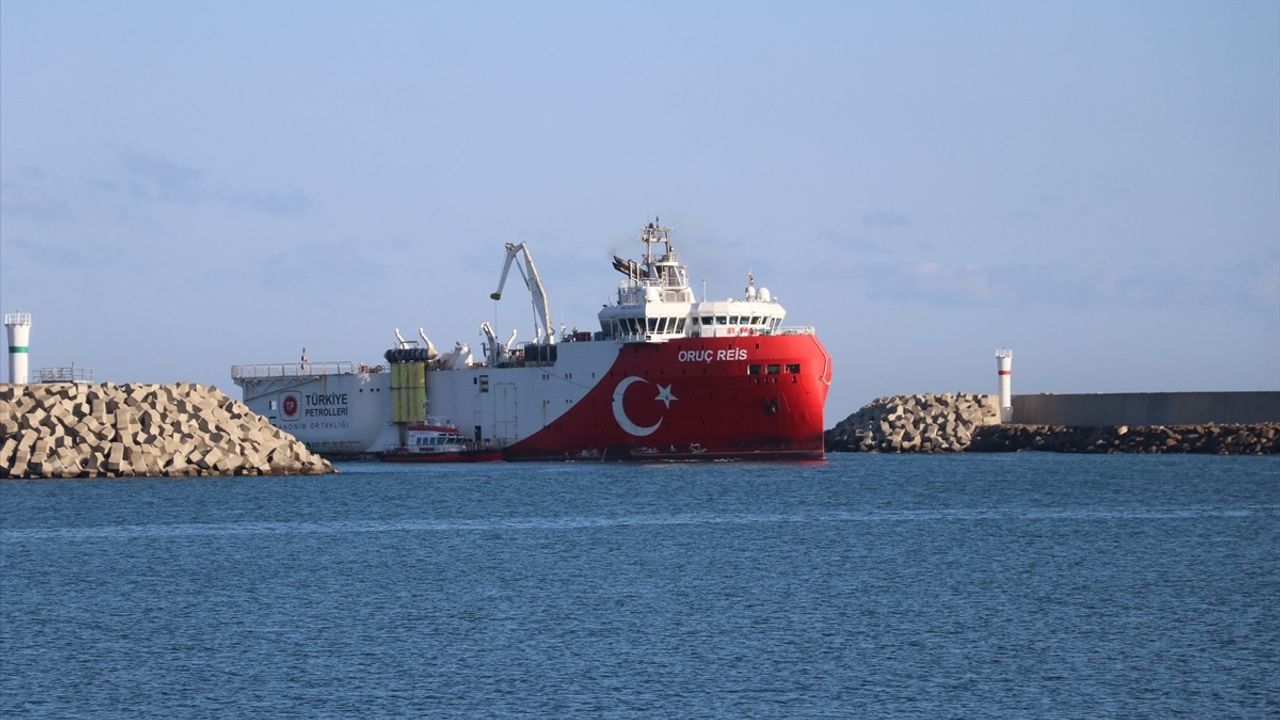 Oruç Reis Sismik Araştırma Gemisi Filyos Limanı'na Döndü