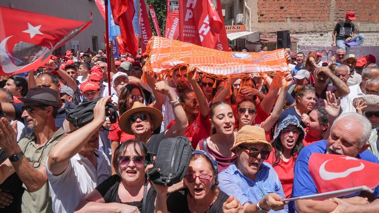 Özgür Özel'den İzmir Büyükşehir Belediyesi Yolsuzluk Soruşturmasına Yanıt