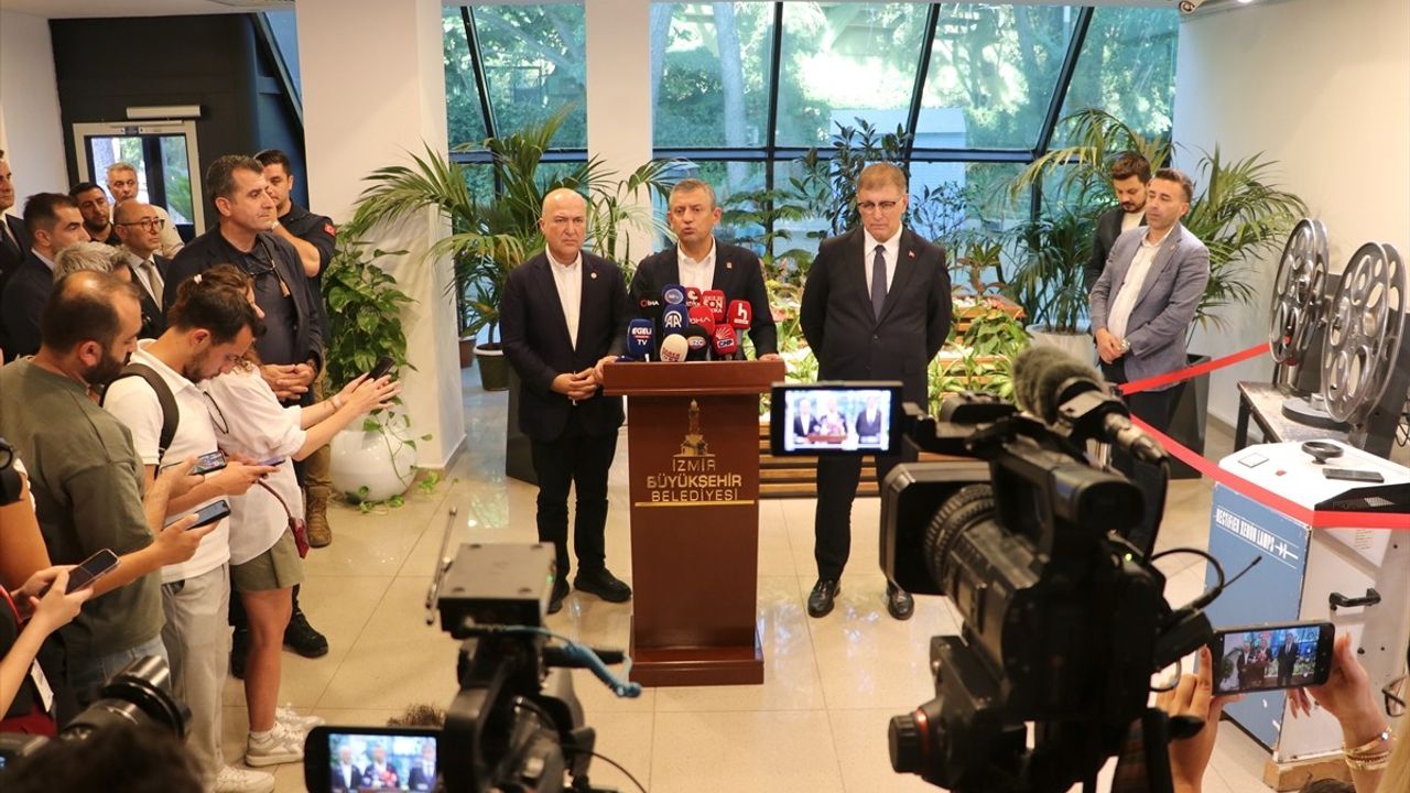 Özgür Özel İzmir'de