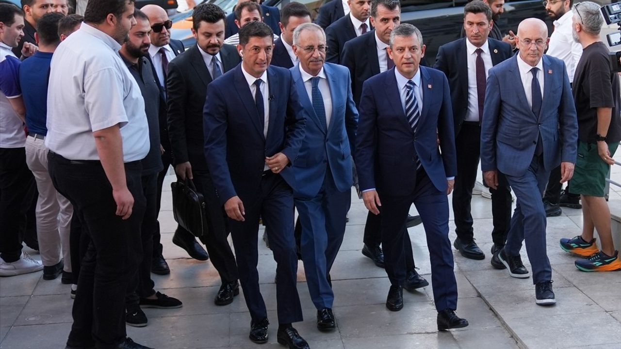 Özgür Özel: 'Sözcü TV'ye Verilen Cezayı Kınıyoruz'