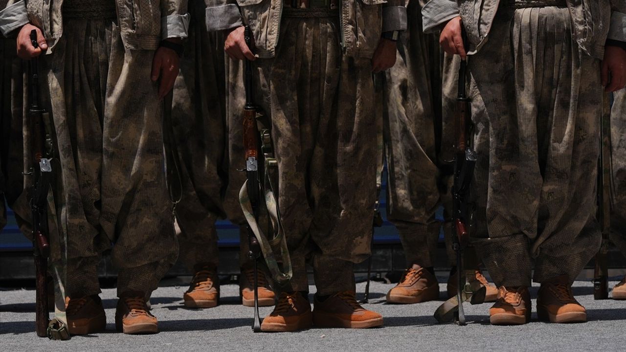 PKK Grubu Süleymaniye'de Silah İmha Etti