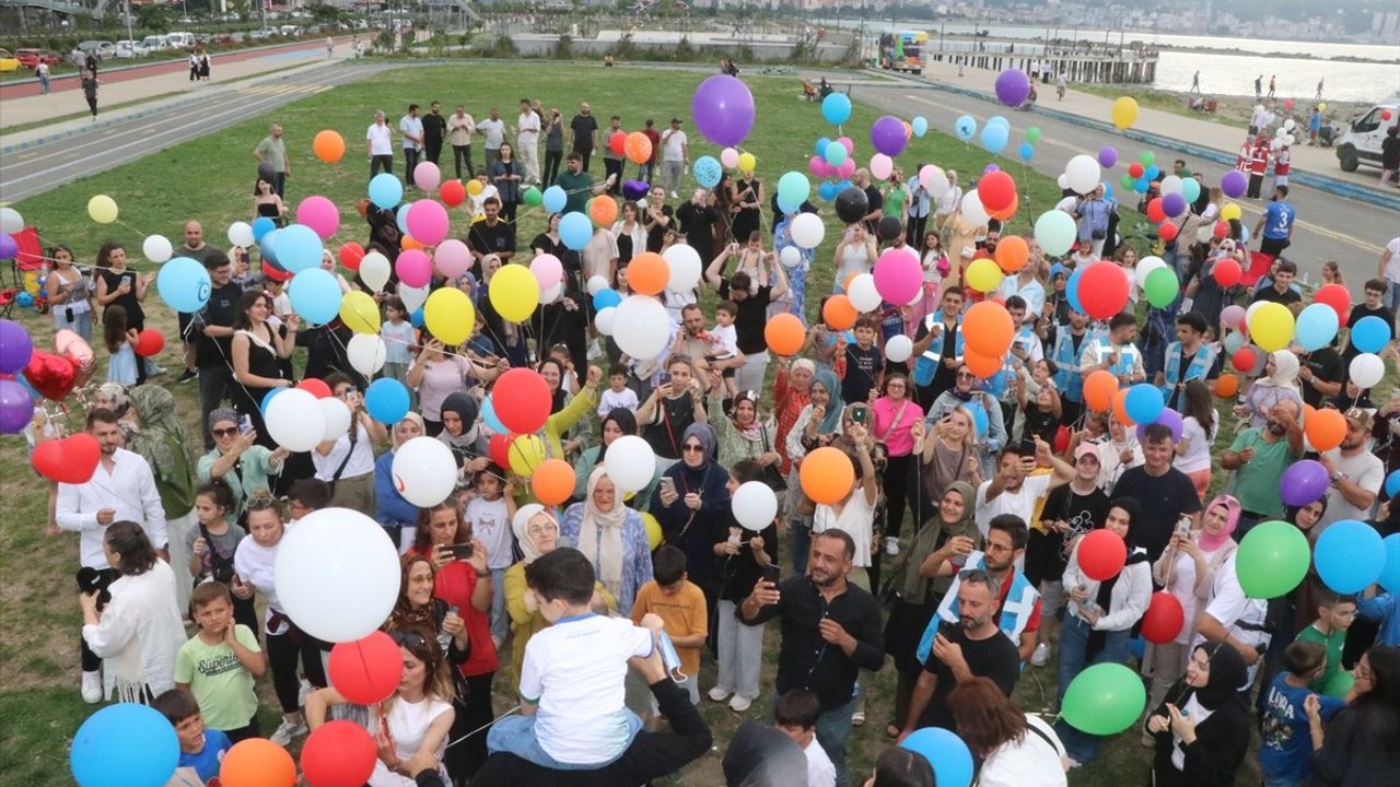 Rize'de Lösemiyi Yenen Emir Ali İçin Balon Bırakma Etkinliği