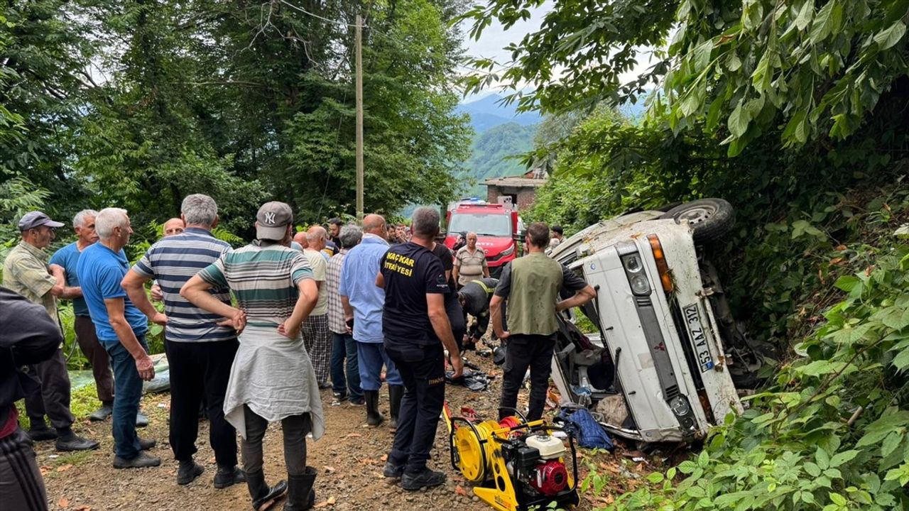 Rize'de Panelvan Kazası: İki Ölü, Üç Yaralı