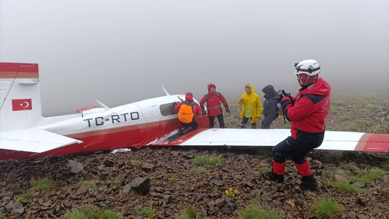Rize'de Uçak Kazası: Pilot Hayatını Kaybetti, Yanındaki Kişi Kurtarıldı