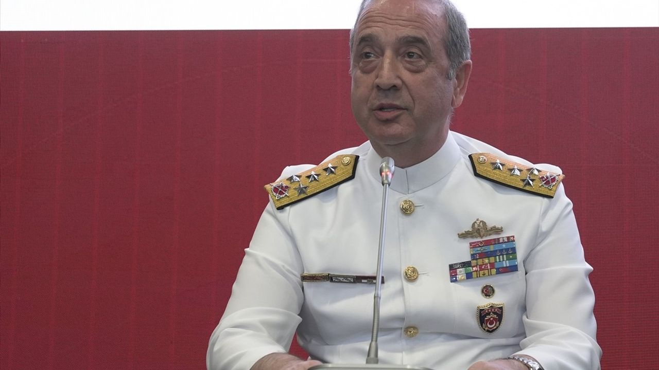 Roketsan IDEF 2025'te Stratejik Sözleşmelere İmza Attı