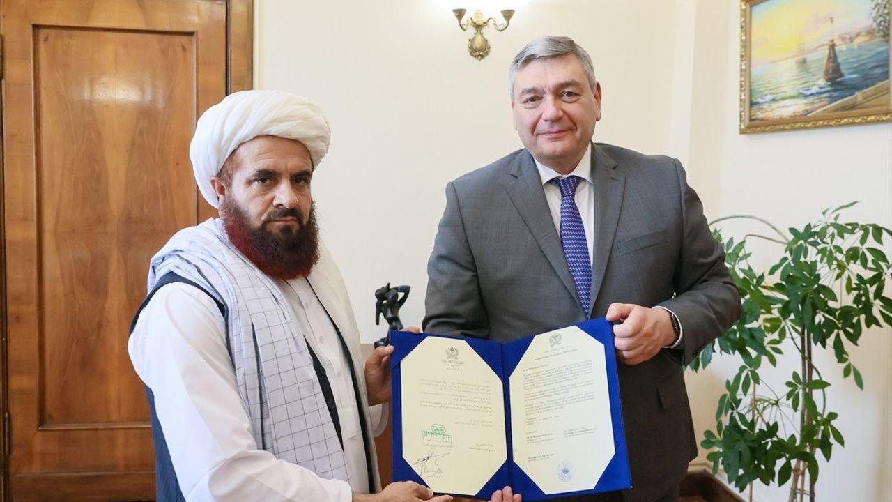 Rusya, Afganistan Yönetimini Resmen Tanıdı