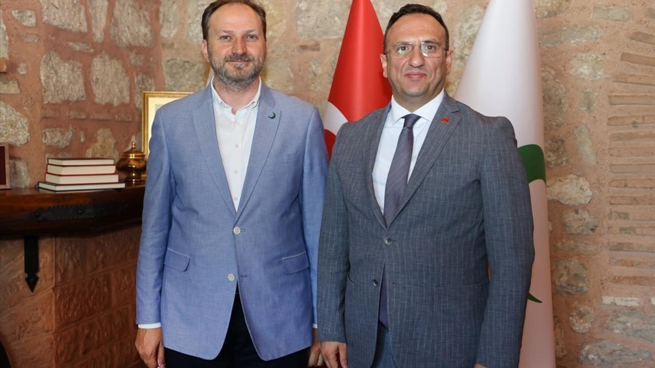 Saadet Partisi Yeşilay'ı Ziyaret Etti