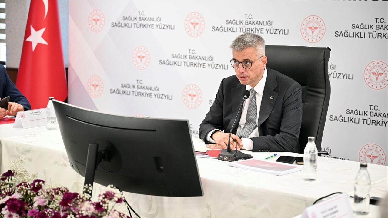 Sağlık Bakanı Kemal Memişoğlu İstanbul'da Toplantı Düzenledi