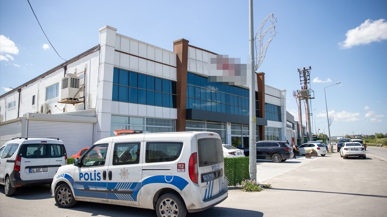 Sakarya'da Çöken Asma Tavan 3 Yaralıya Yol Açtı
