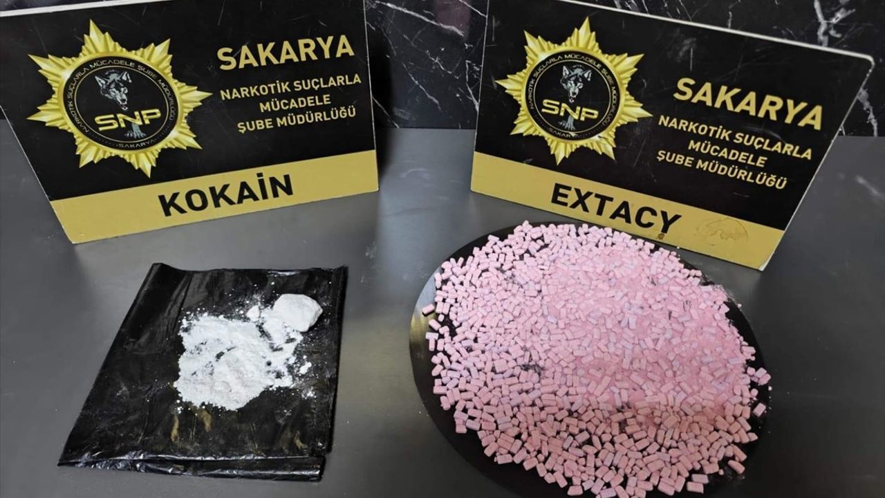 Sakarya'da Uyuşturucu Operasyonu: 2 Zanlı Tutuklandı