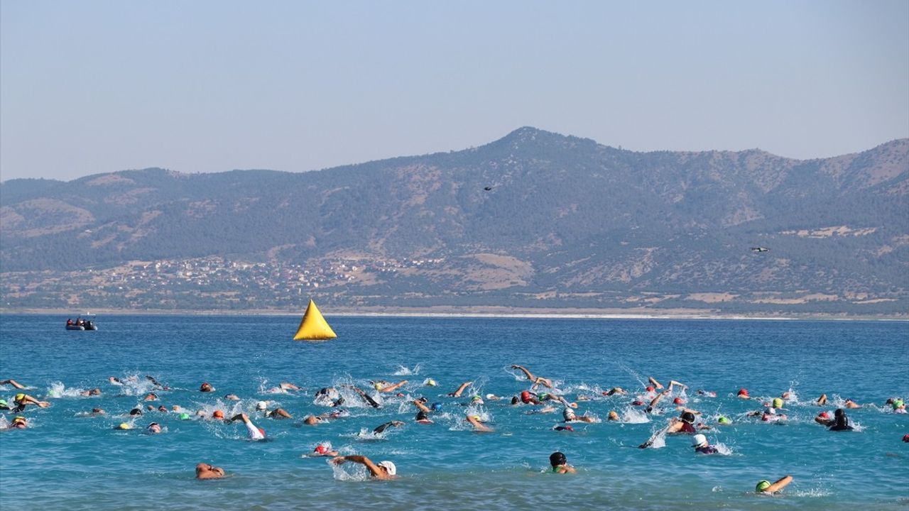 Salda Gölü'nde Triatlon Yarışı Büyüledi