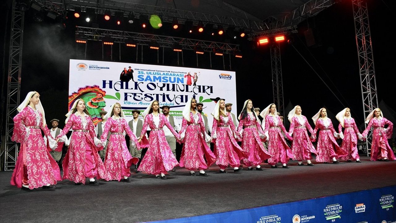 Samsun'da 35. Uluslararası Halk Oyunları Festivali Başladı