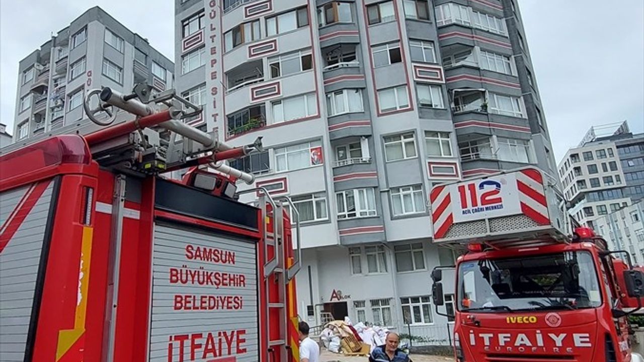 Samsun'da 9 Katlı Binada Yangın: 2 Kişi Dumandan Etkilendi