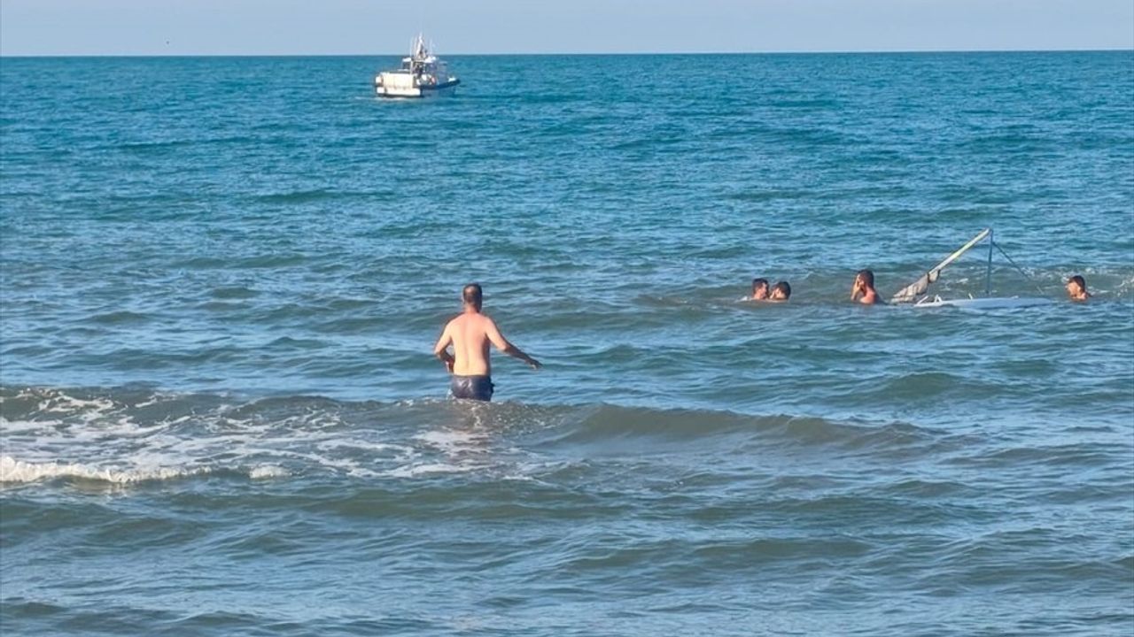 Samsun'da Alabora Olan Teknede 5 Kişi Kurtarıldı