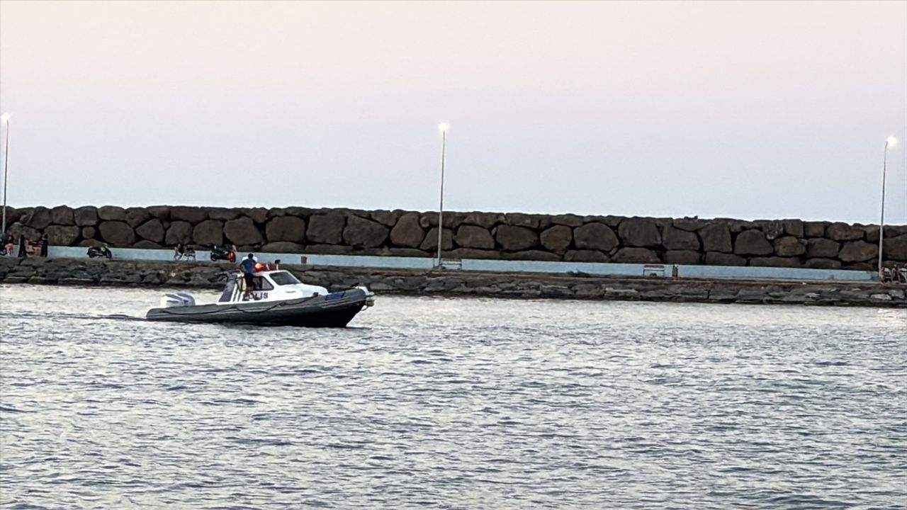 Samsun'da Denizde Kaybolan Kişi İçin Arama Çalışmaları Başlatıldı