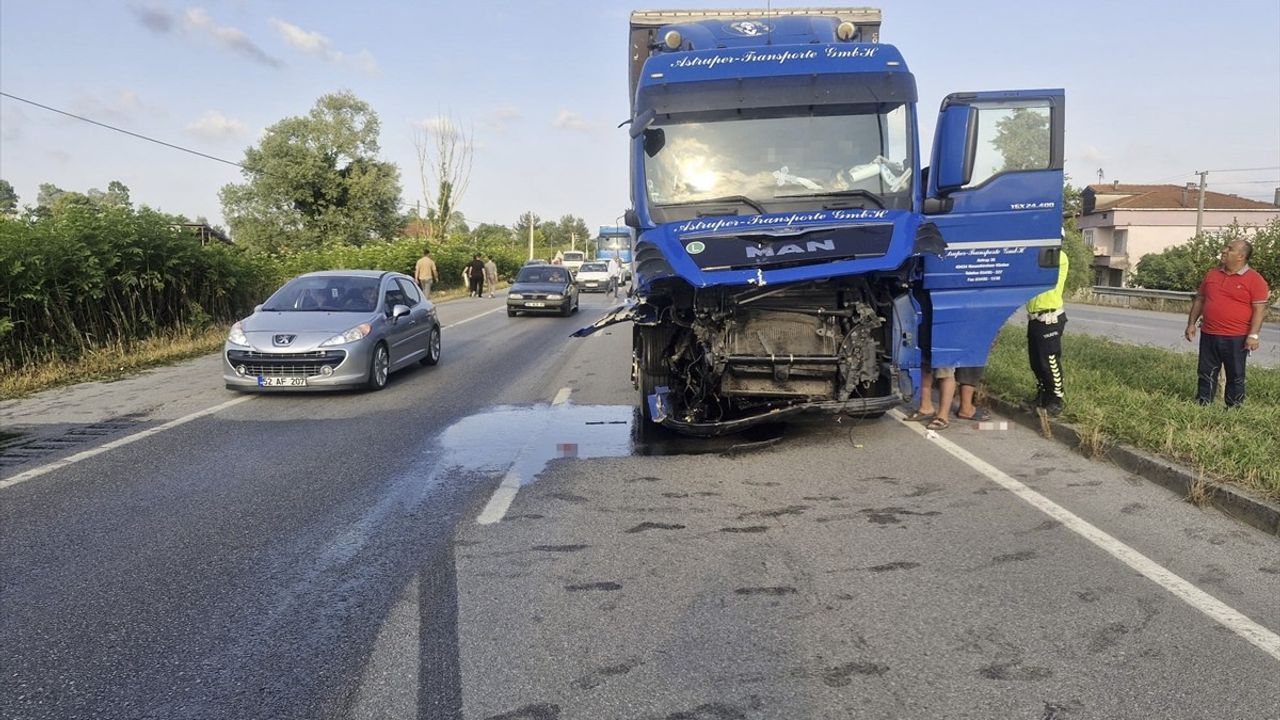 Samsun'da Tırın Çarptığı Traktör Sürücüsü Hayatını Kaybetti