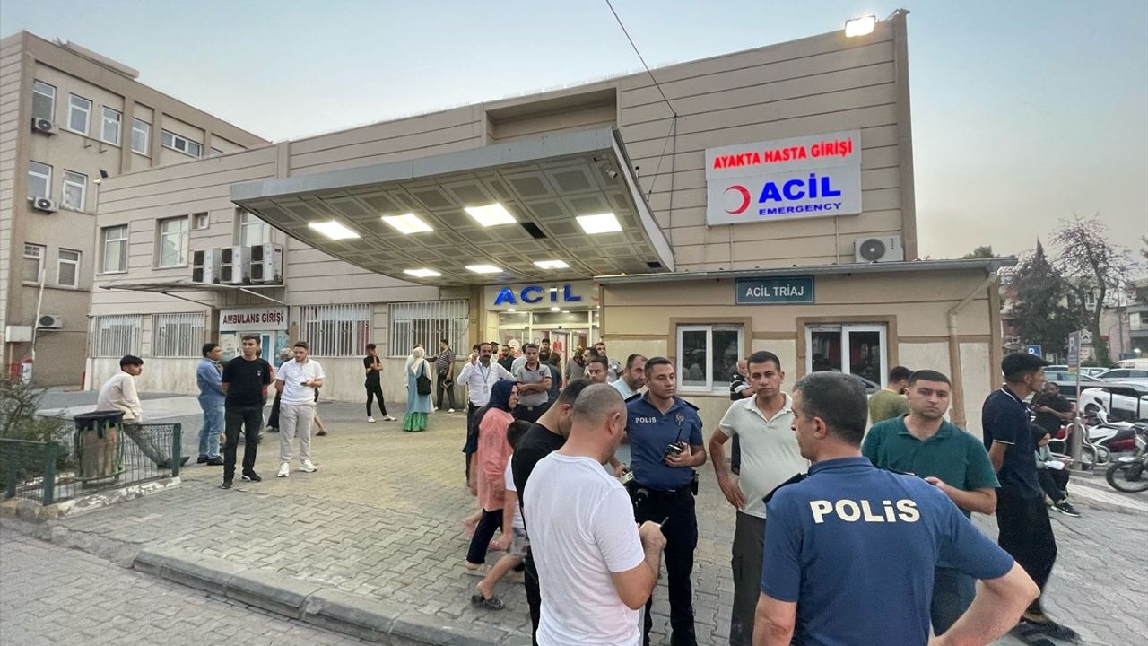 Şanlıurfa'da Hastanede Bıçaklı Saldırı: İki Kişi Yaralandı