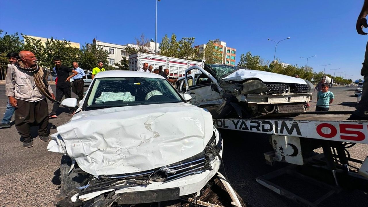 Şanlıurfa'da Trafik Kazası: 1 Ölü, 4 Yaralı