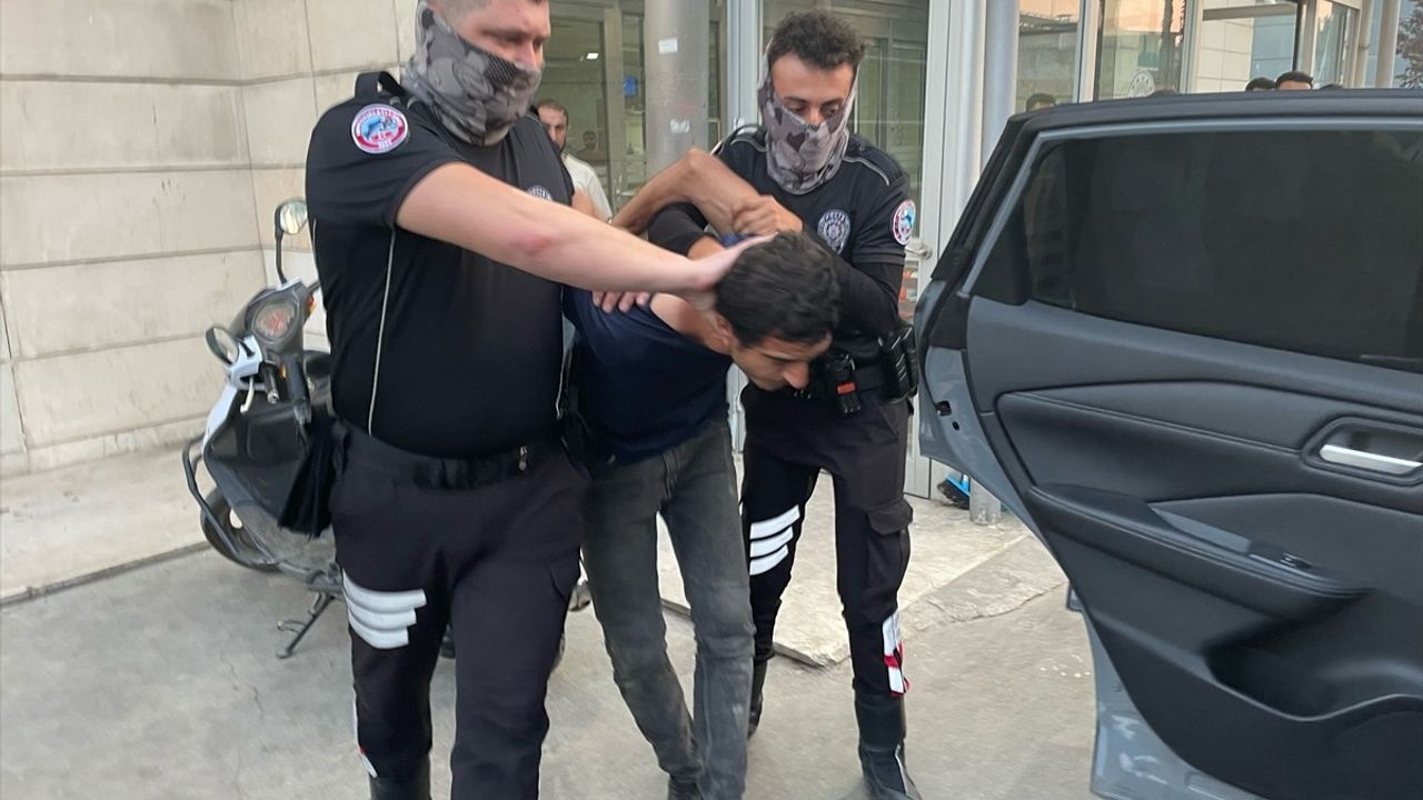 Şanlıurfa Hastanesinde Bıçaklı Saldırı: Başhekim Yardımcısı ve Güvenlik Görevlisi Yaralandı