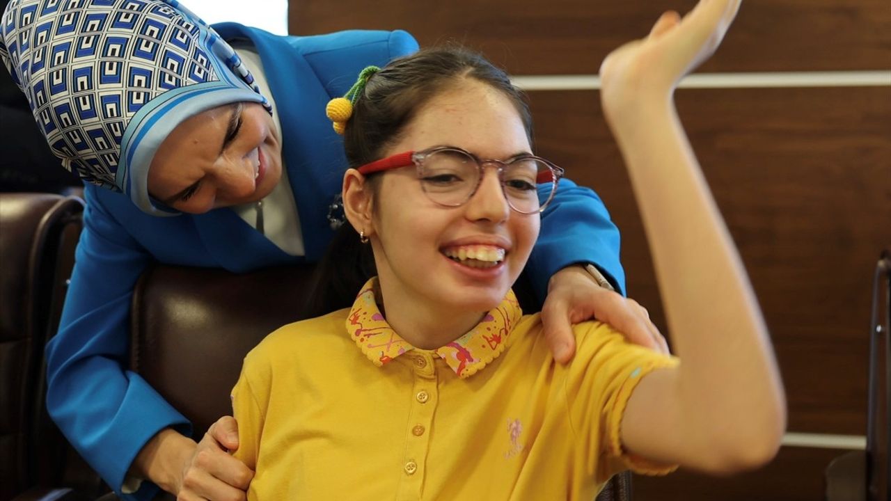 Şehit Eşleriyle Bir Araya Gelen Bakan Göktaş Destek Sözü Verdi