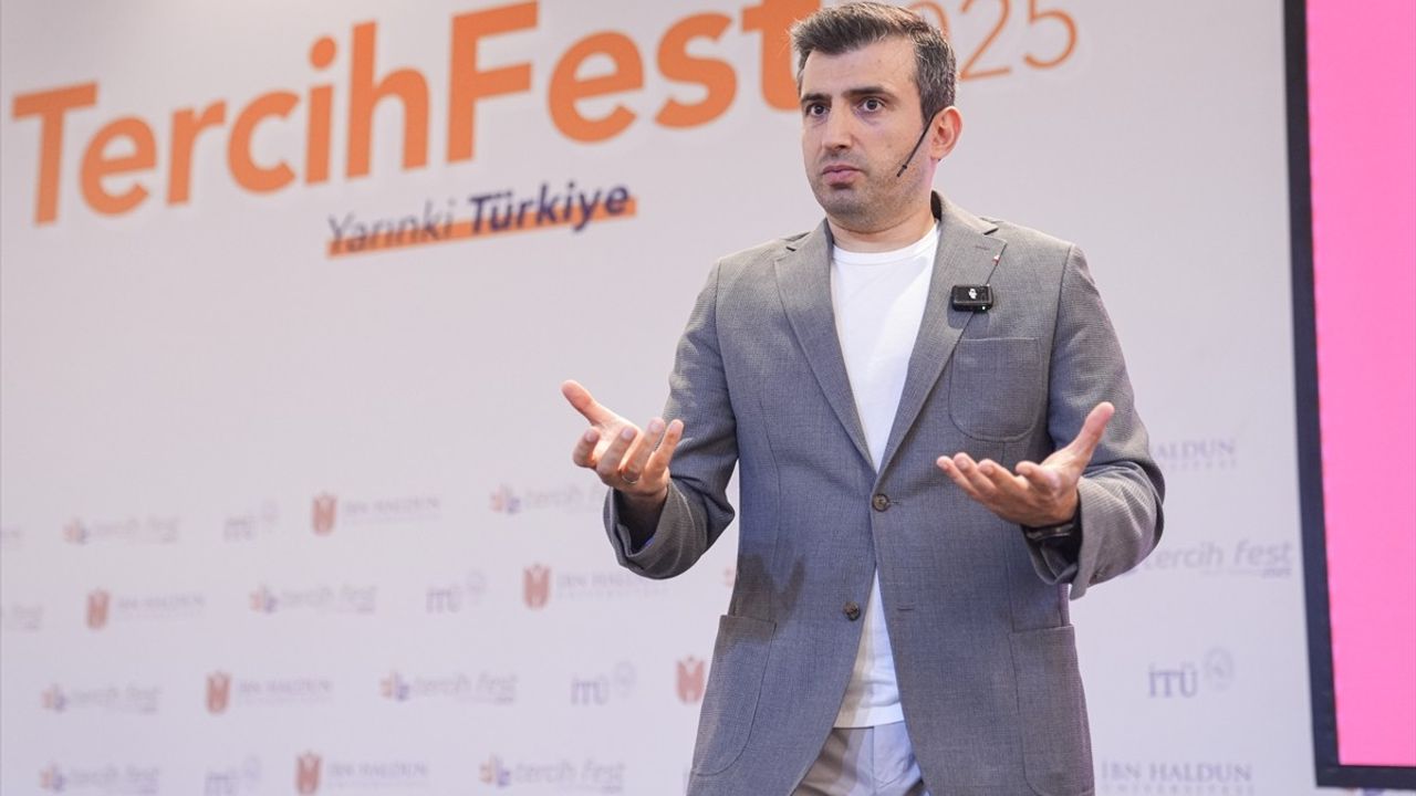 Selçuk Bayraktar TercihFest 2025'te Gençlerle Buluştu