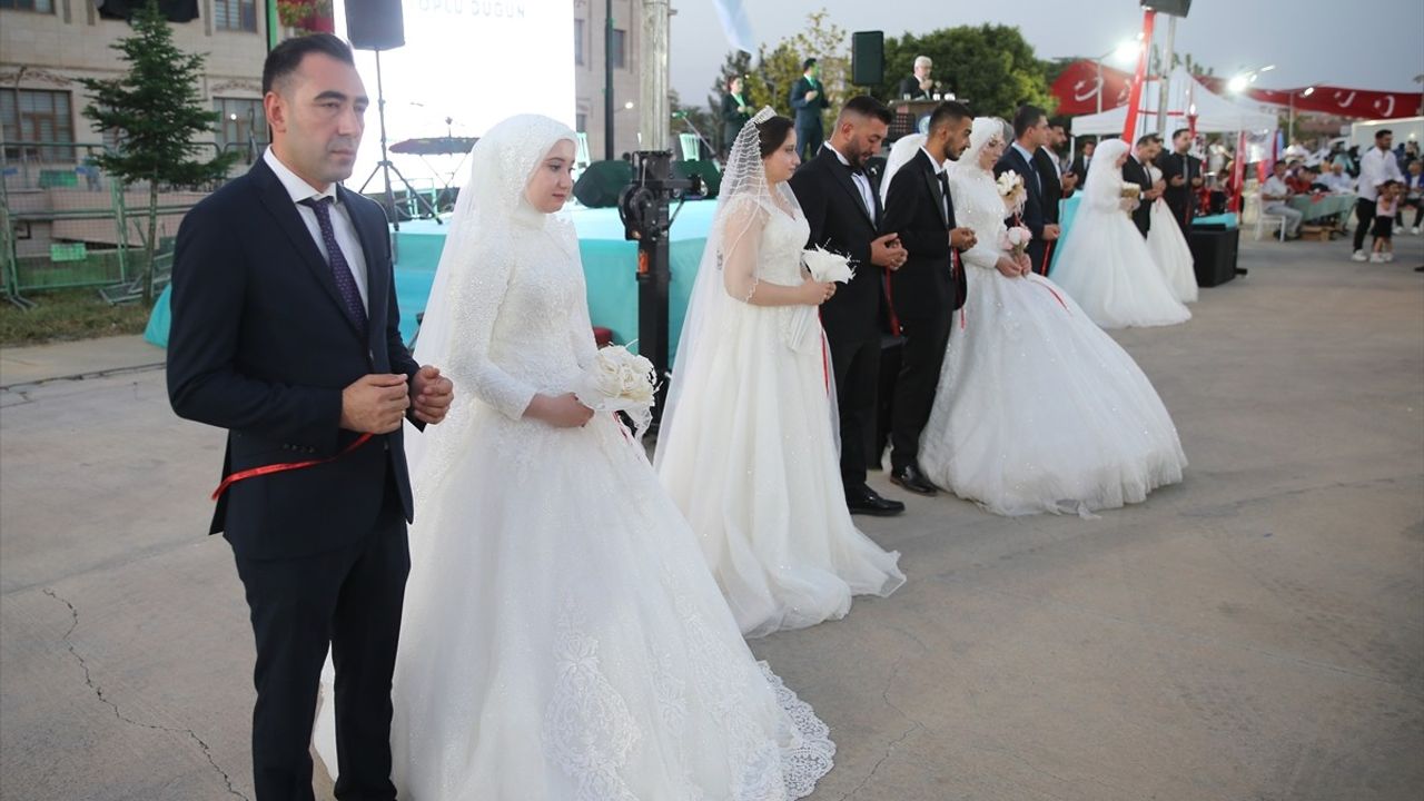 Siirt'te 40 Çiftin Düğünü: Sağdıcım Polis Olsun Projesi