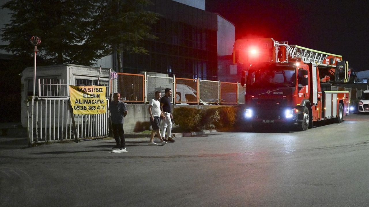 Sincan'daki Konveyör Bant Fabrikasında Yangın