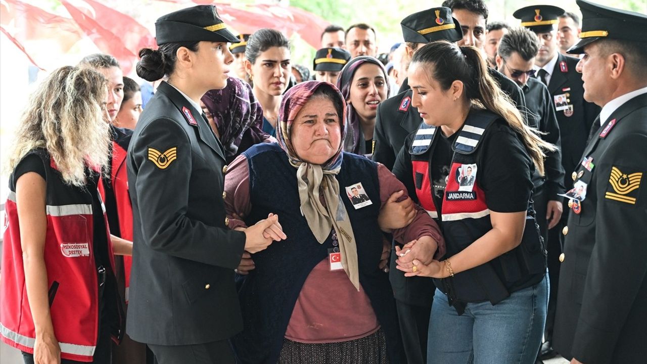 Şırnak'ta Şehit Olan Uzman Çavuşun cenazesi Adana'da Toprağa Verildi