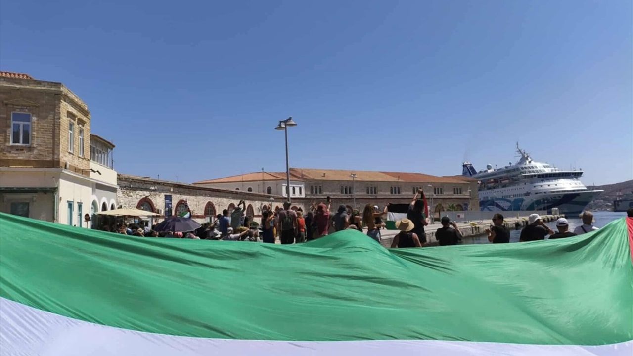 Siros Adası'nda Kruvaziyer Krizi: İsrailli Yolcular İndirilemedi