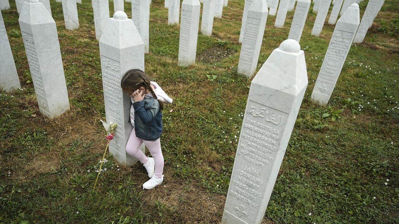 Srebrenitsa'da Soykırım Anma Töreni İçin Hazırlıklar Tamamlanıyor