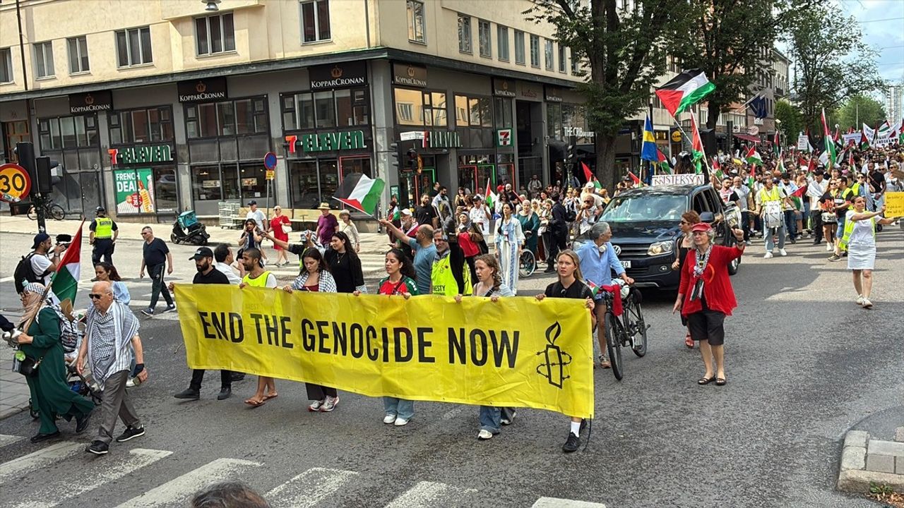 Stockholm'de Gazze Saldırılarına Karşı Protesto Düzenlendi