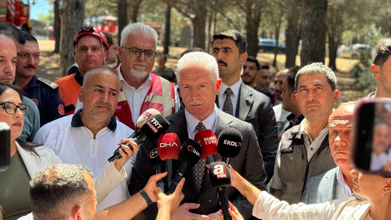 Sultangazi'deki Orman Yangını Kontrol Altında