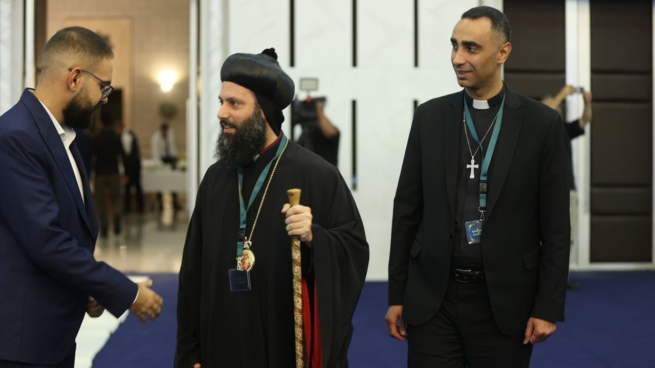 Suriye'nin Yenilenen Ulusal Logosu Tanıtıldı