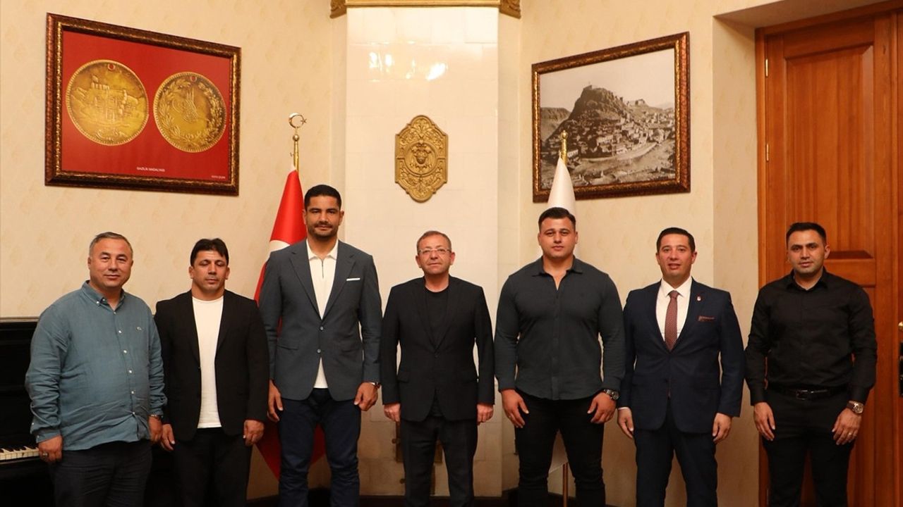 Taha Akgül, Kars Valisi Ziya Polat'ı Ziyaret Etti