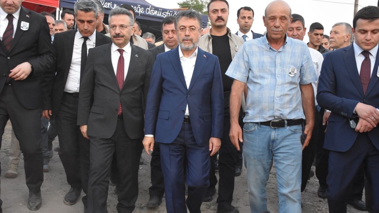 Tarım ve Orman Bakanı Yumaklı, Şehit Ailelerine Taziye Ziyareti Gerçekleştirdi