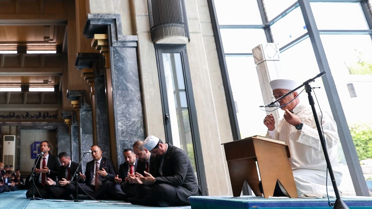 TBMM Başkanı Kurtulmuş, Meclis Camii'nde Şehitler İçin Mevlid-i Şerif Programına Katıldı